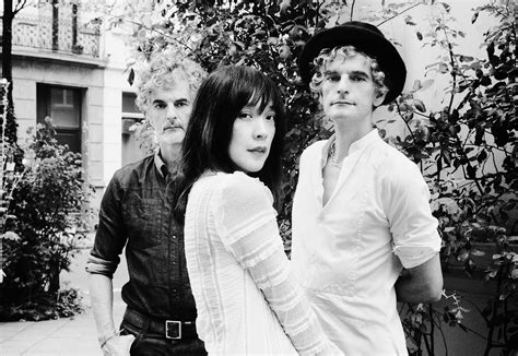 Blonde redhead - In 2014, Blonde Redhead returned with Barragán, featuring production from Drew Brown (Beck, Stephen Malkmus, Radiohead). The band revisited its early days in 2016 with the Numero Group box set Masculin Feminin, which collected Blonde Redhead and La Mia Via Violenta along with demos, singles, and radio performances from that era.